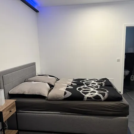 Zum Kanal *